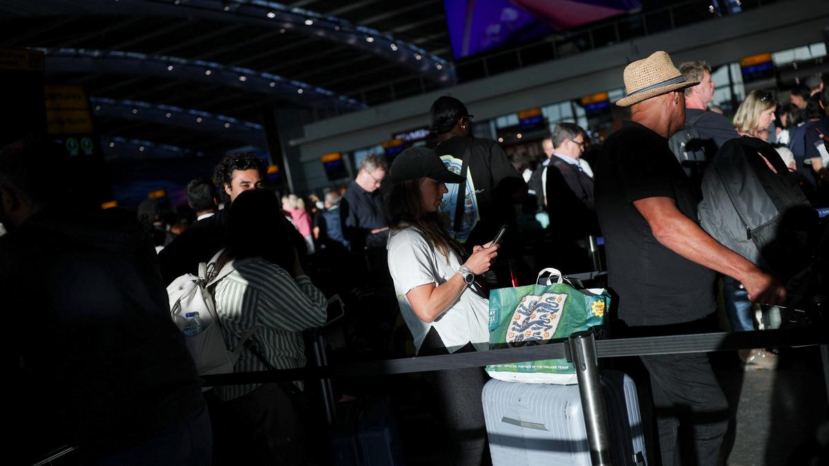 British Airports Restart Flights After Air Traffic Control Failure, Disruptions Persist