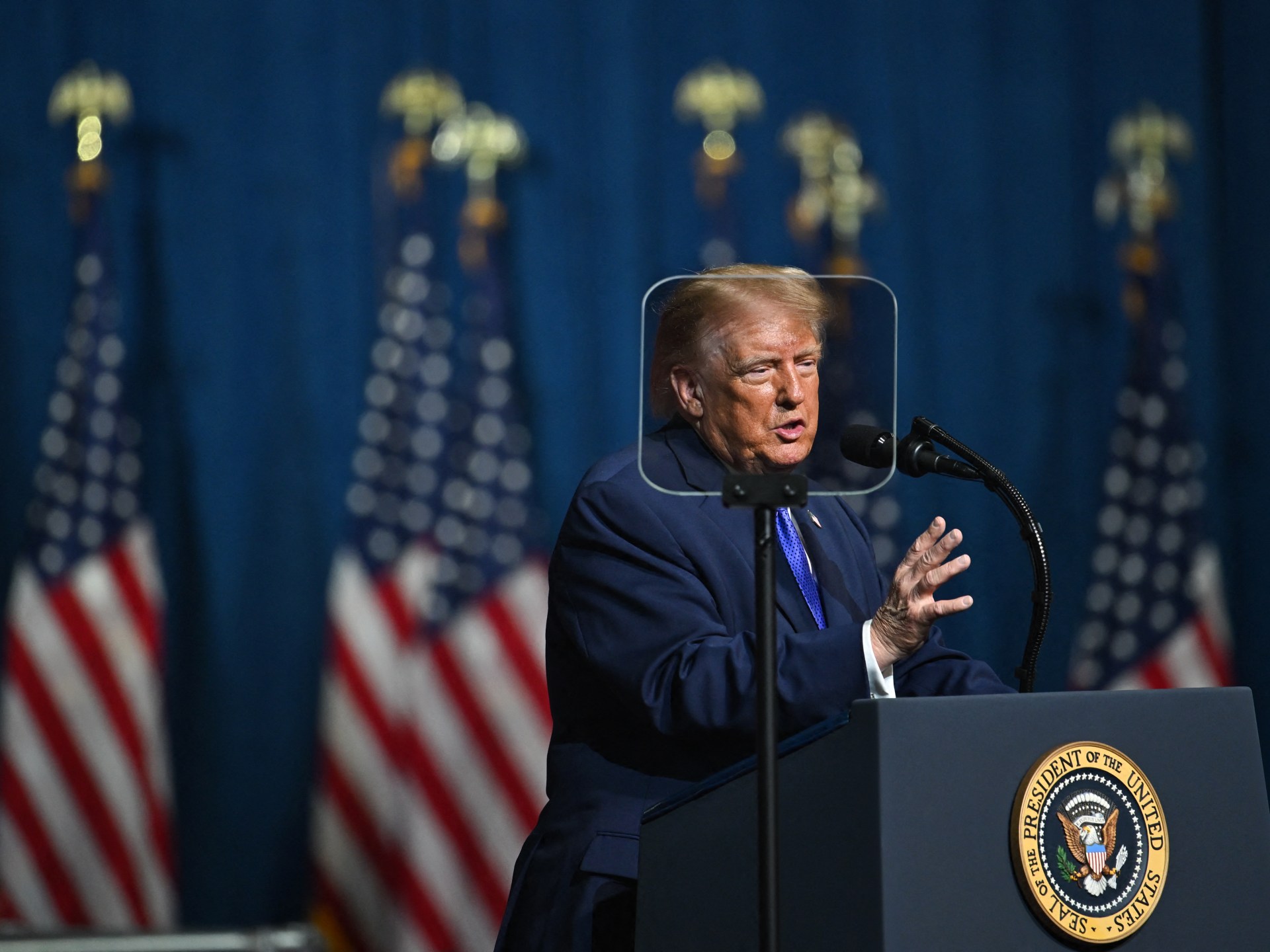 Trump Cancels Kansas and Iowa Rallies, Shifting to Phone Campaigns as Midterm Polls Favor Democrats