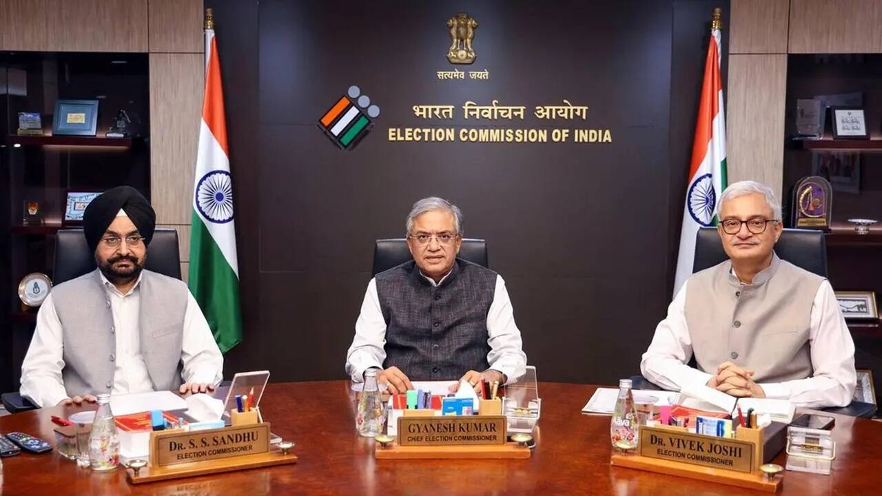 Cabinet Secretariat Refuses to Act on Election Commissioners’ Objections, Citing Constitutional Independence