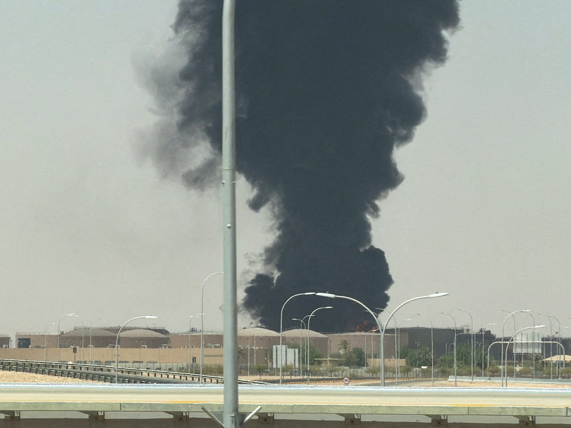 Houthis Blamed for Missile Strike on Riyadh Airport, Saudi Arabia Threatens Retaliation
