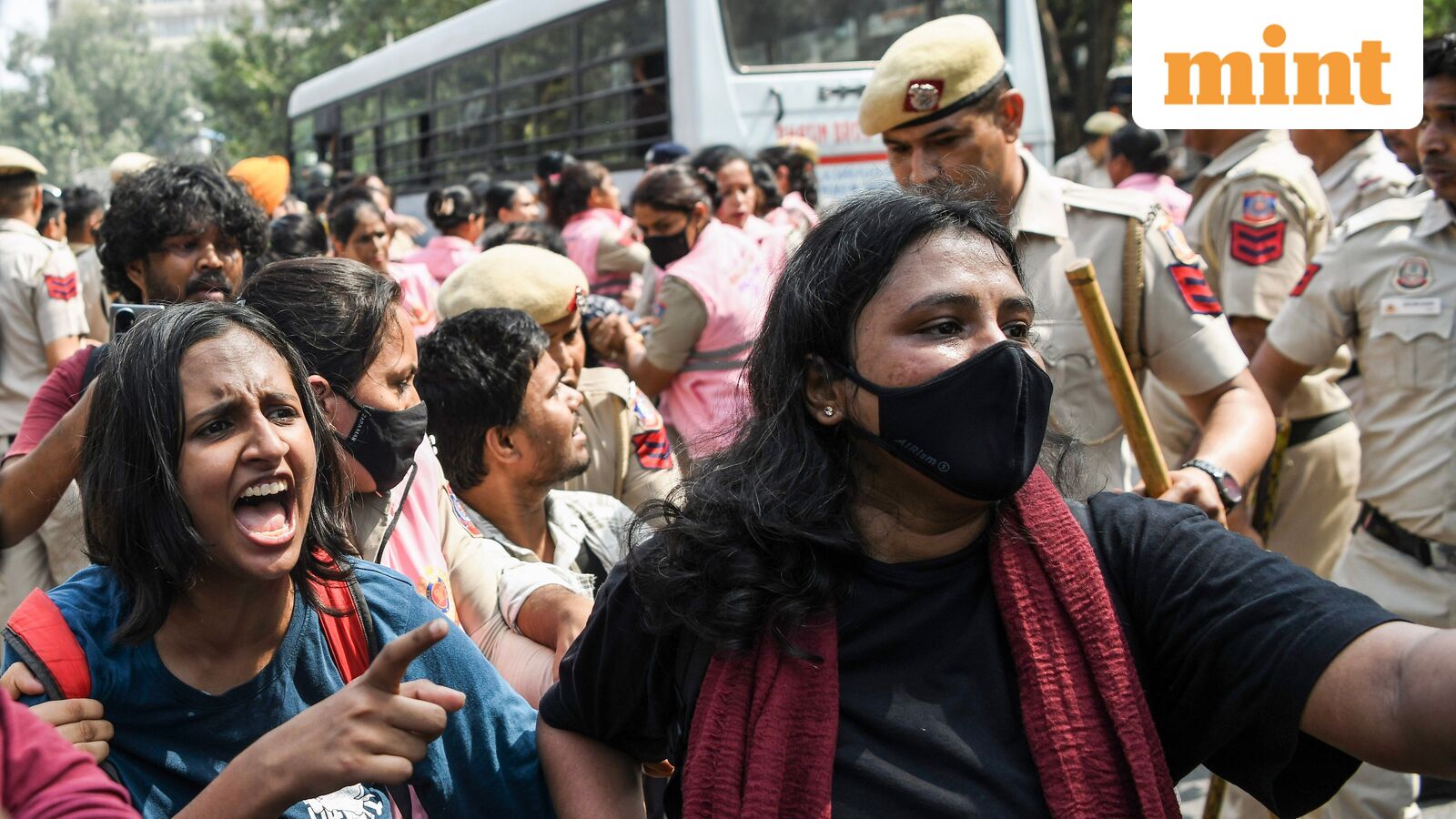 Women Protesters Allegedly Manhandled by Police After Sunset in Delhi Demonstrations