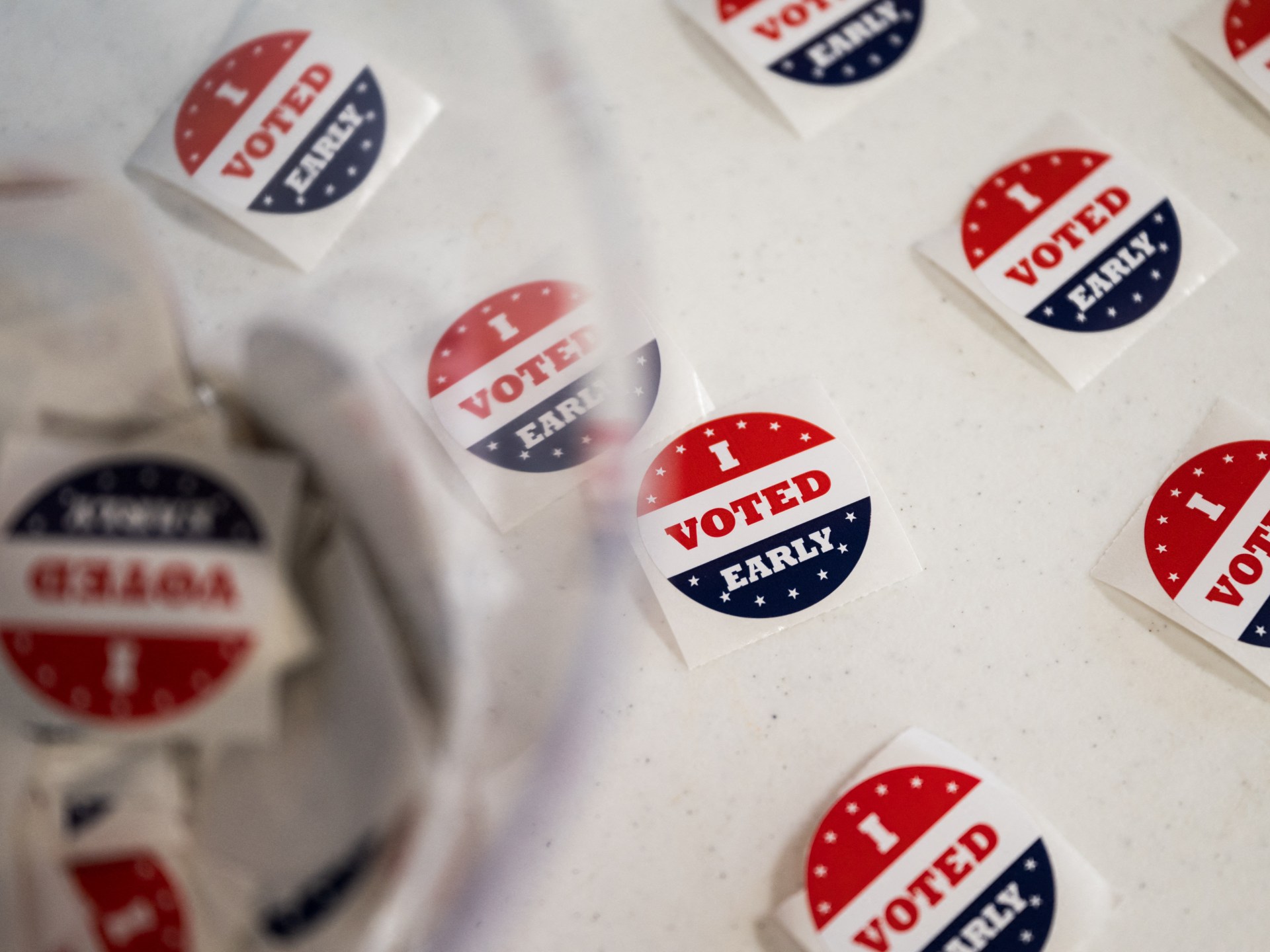 Fabricated Polls Undermine Trust in US Midterm Elections