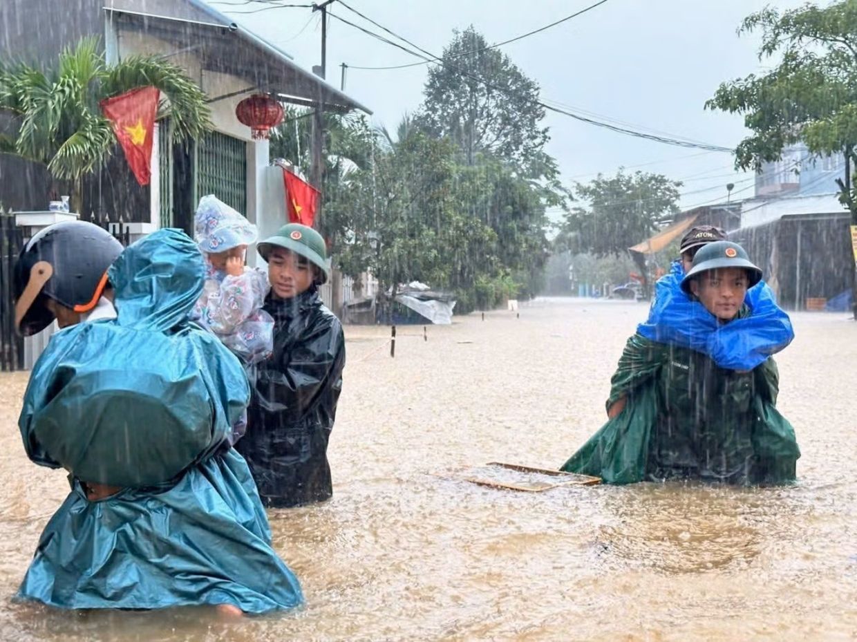 Vietnam Deploys Troops as Heavy Rains Flood Central Regions