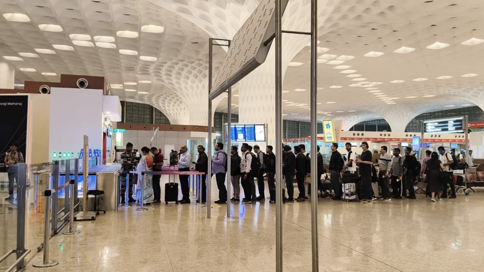 Mumbai Airport Network Glitch Affects 14 Flights, Manual Processing Implemented
