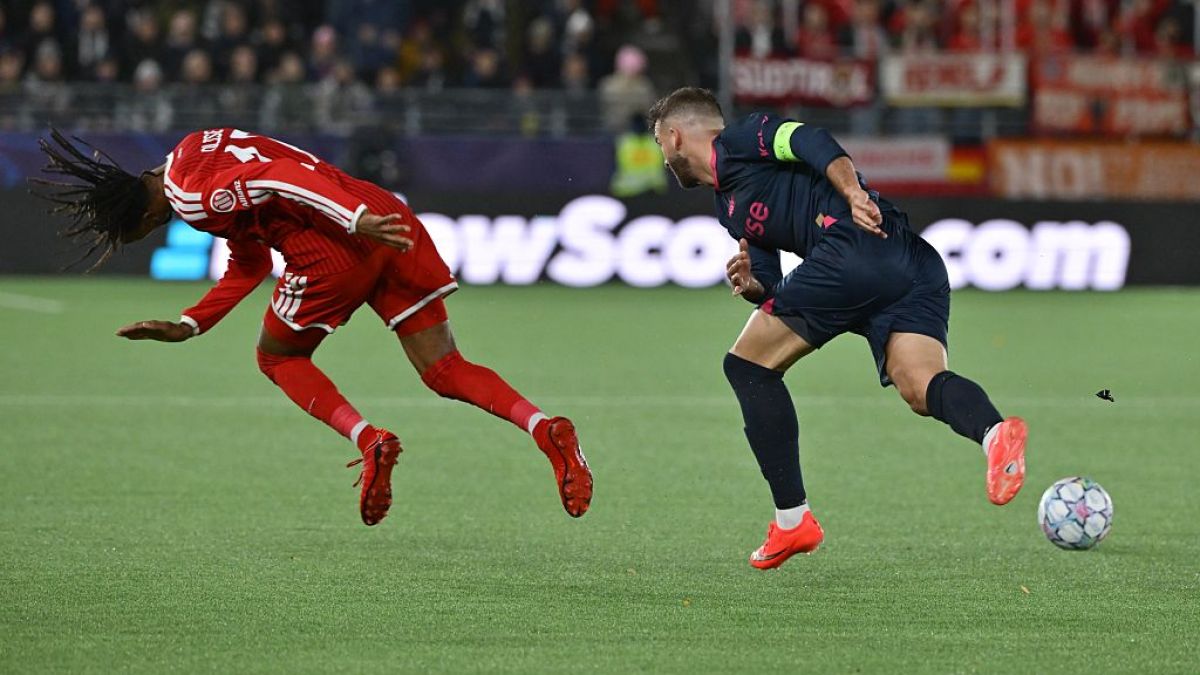 Bayern Draw 3-3 with Viking as Olise Receives Red Card for Two Yellow Cards in Seconds