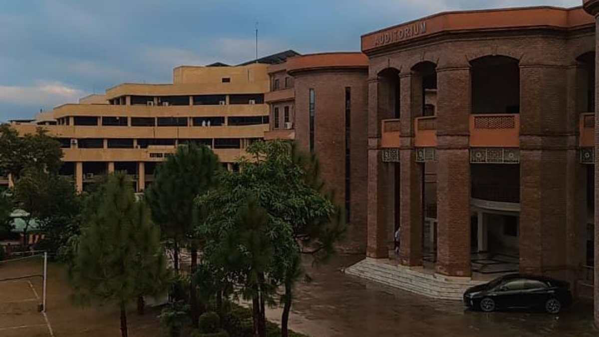 Afghan Medical Students in Pakistan Fight Expulsion Order as Court Grants Temporary Relief