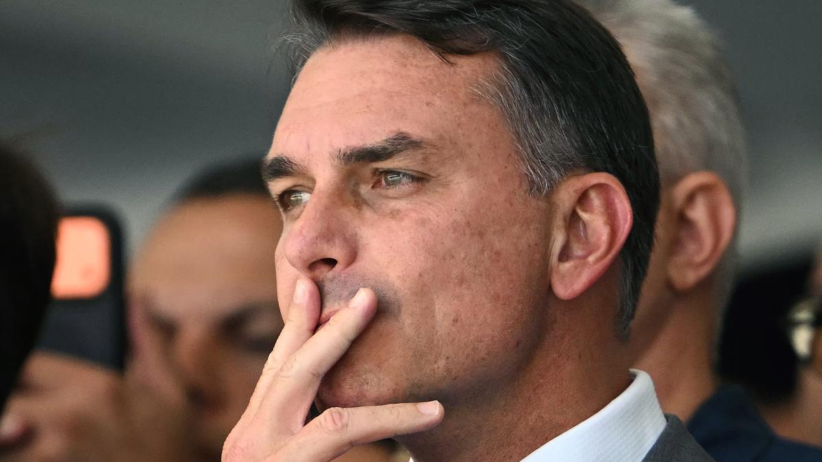 Flavio Bolsonaro Departs Brazil for U.S. Amid Court Ban