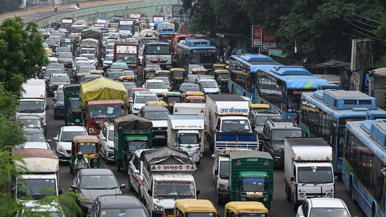 Delhi Traffic Police Enforce Restrictions Near Chandni Chowk for Expected 10,000‑Person Rally