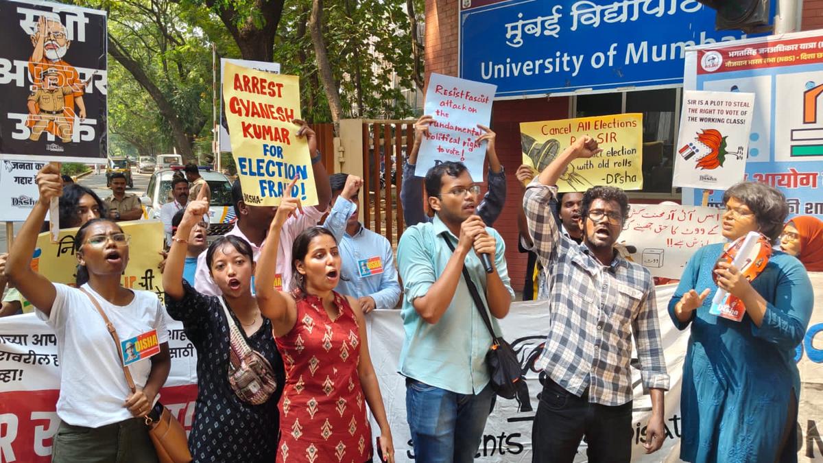 Mumbai University Protest Demands Withdrawal of Electoral Roll Revision and Arrest of CEC