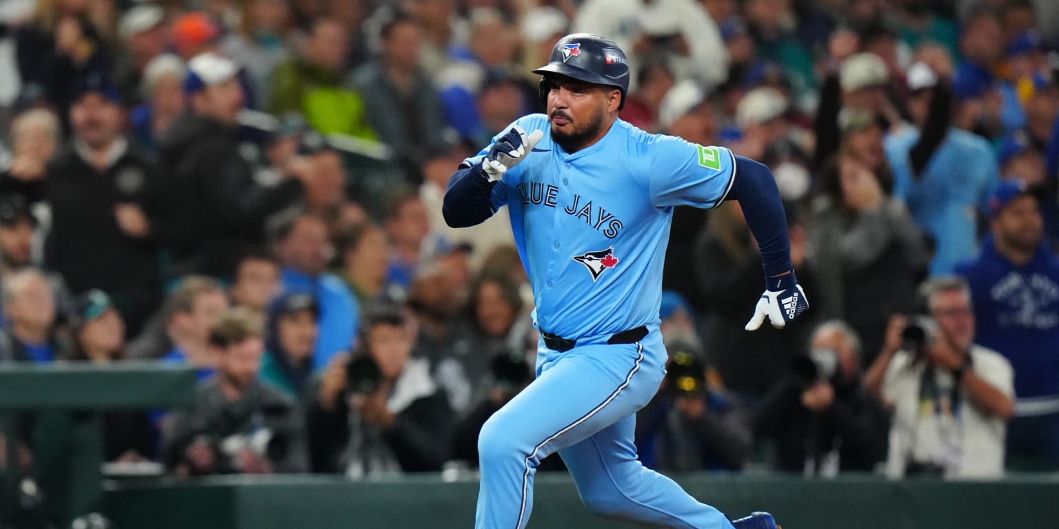 Blue Jays Slugger Santander to Start Rehab Stint in Buffalo After Shoulder Surgery