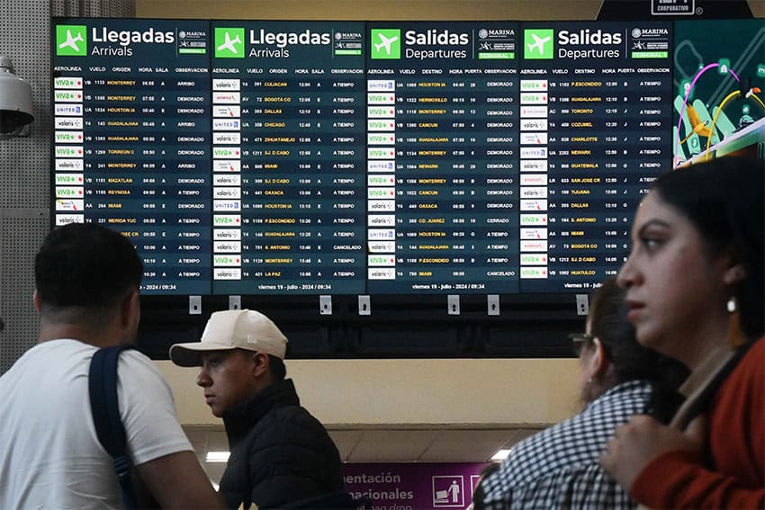 Mexico City Airports to Close for Four Hours During Independence Day Military Flyover