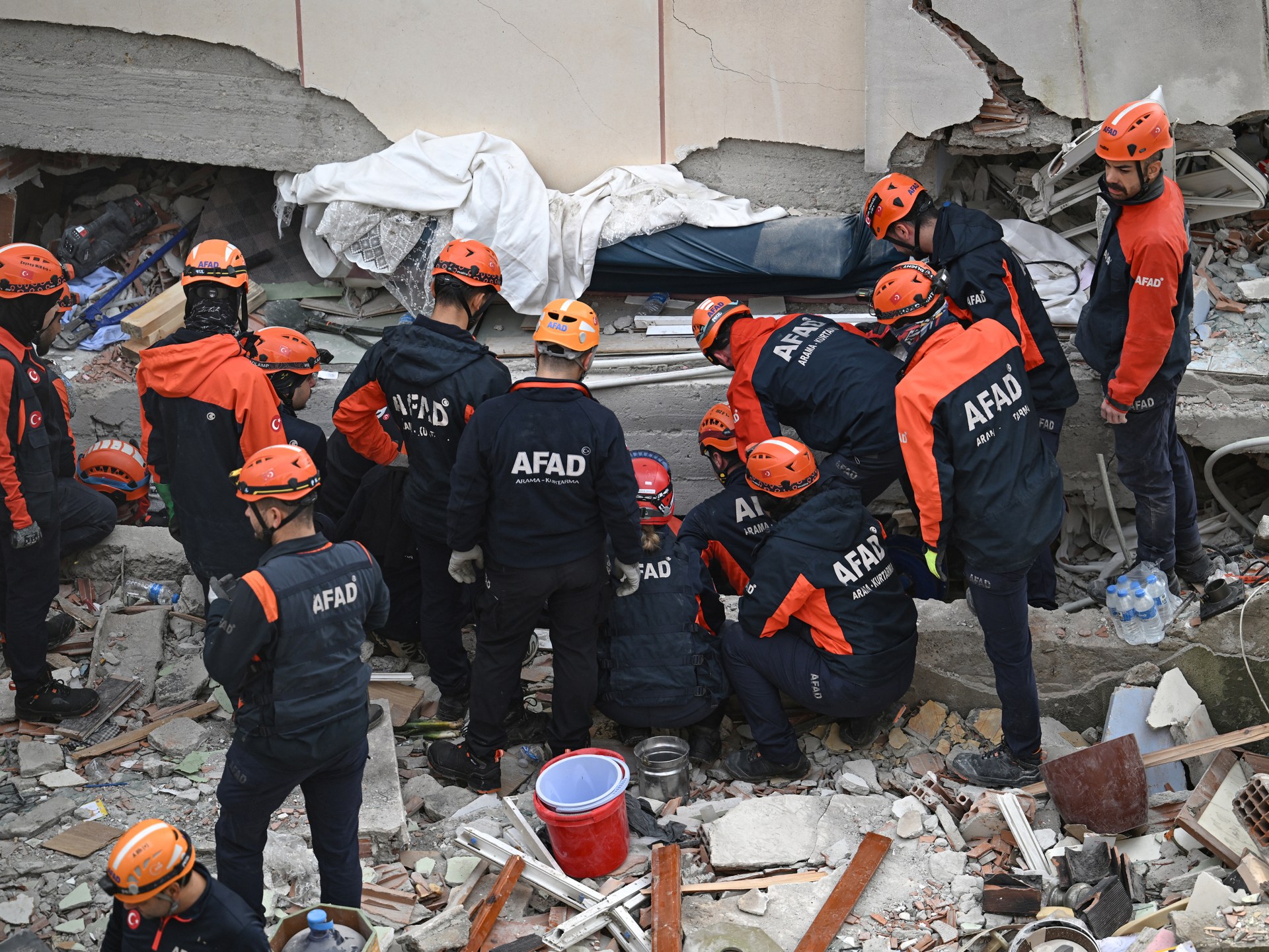 Seven‑Storey Building in Istanbul’s Maltepe District Partially Collapses, Two Fatalities Reported