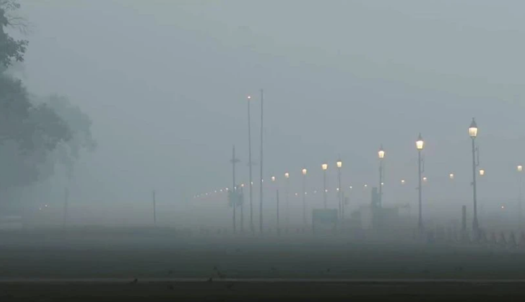 Delhi fog flight delays